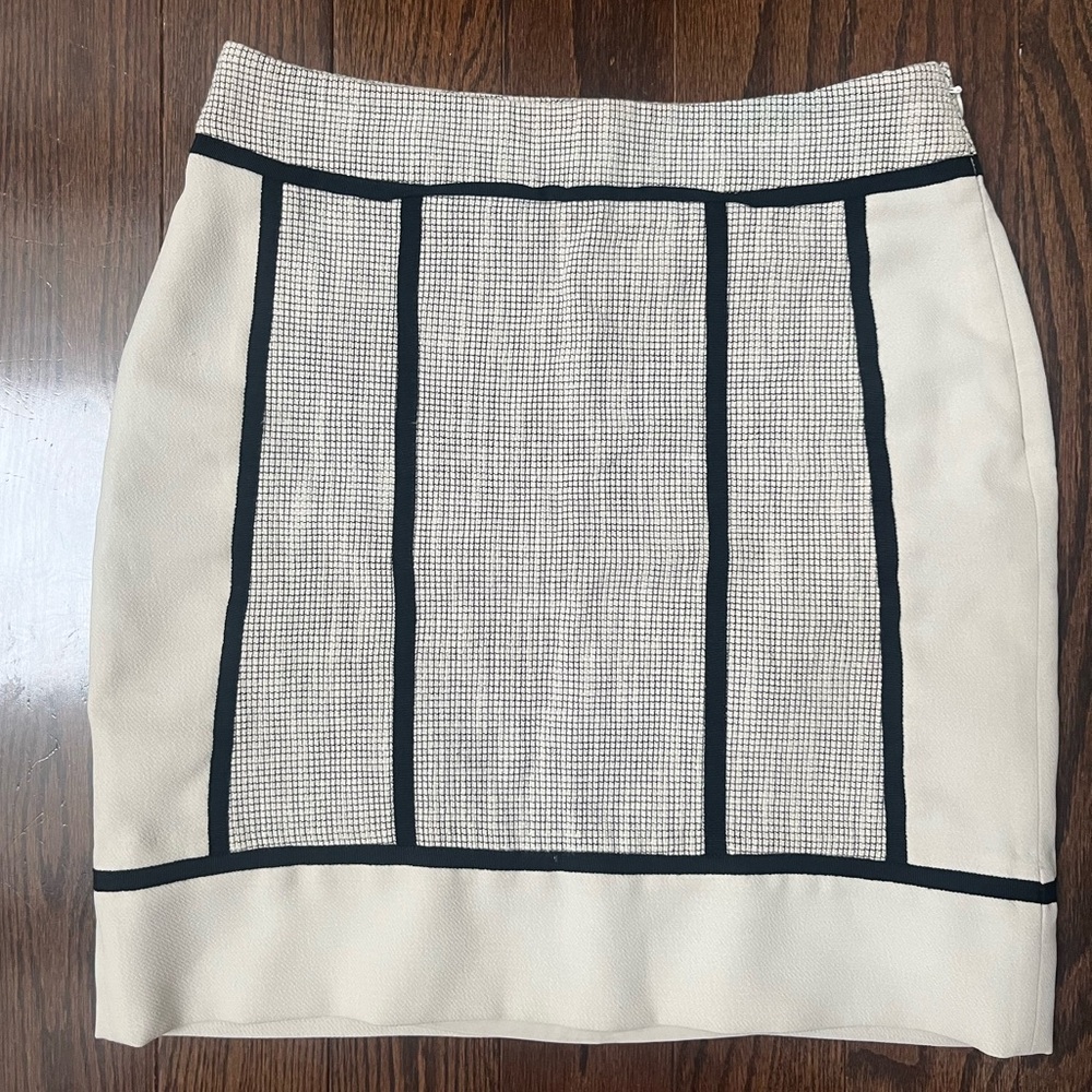 Ann Taylor cream and black skirt size 2P